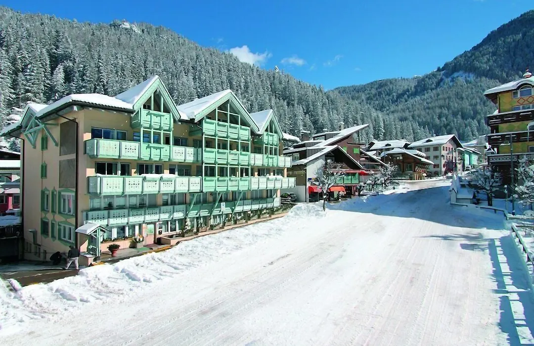 Hotel Dolomiti Schloss-1